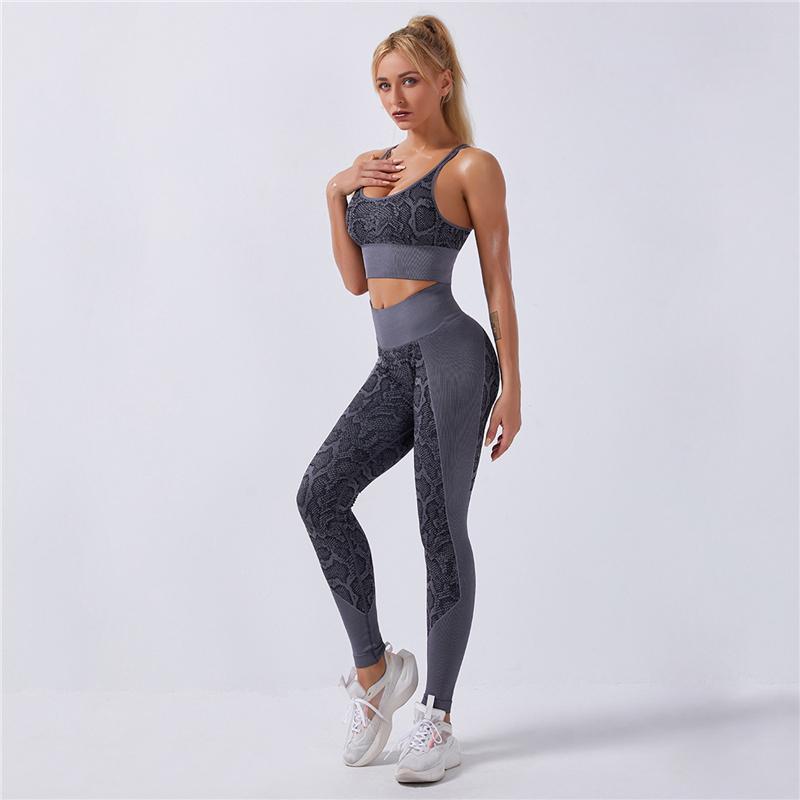 Fitness Set Women Seamless Sports Suit 2 Piece Serpentine High Quality Fitness Sportswear Gym Leggings And Top Push-up Tracksuit